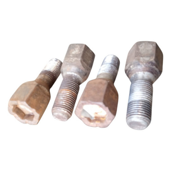 Jogo 4 Parafuso Roda Ferro Castelo Fiat Palio Uno Siena 